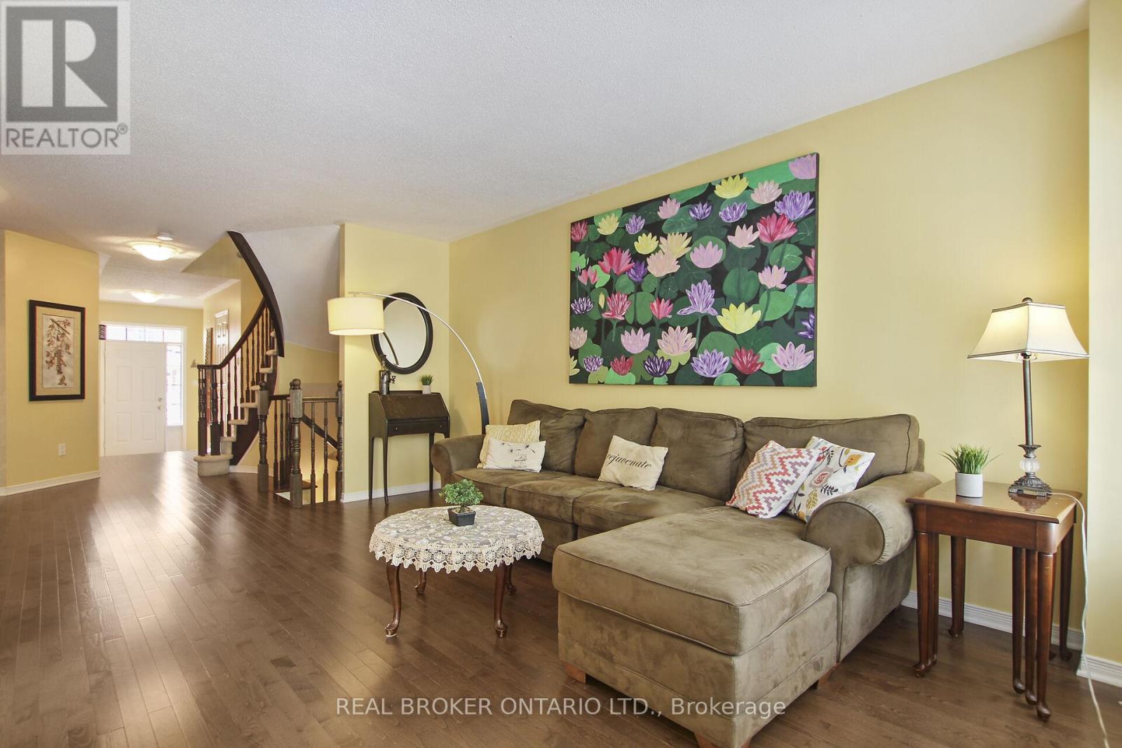Photo 8 of 193 Deercroft Avenue, Ottawa ON