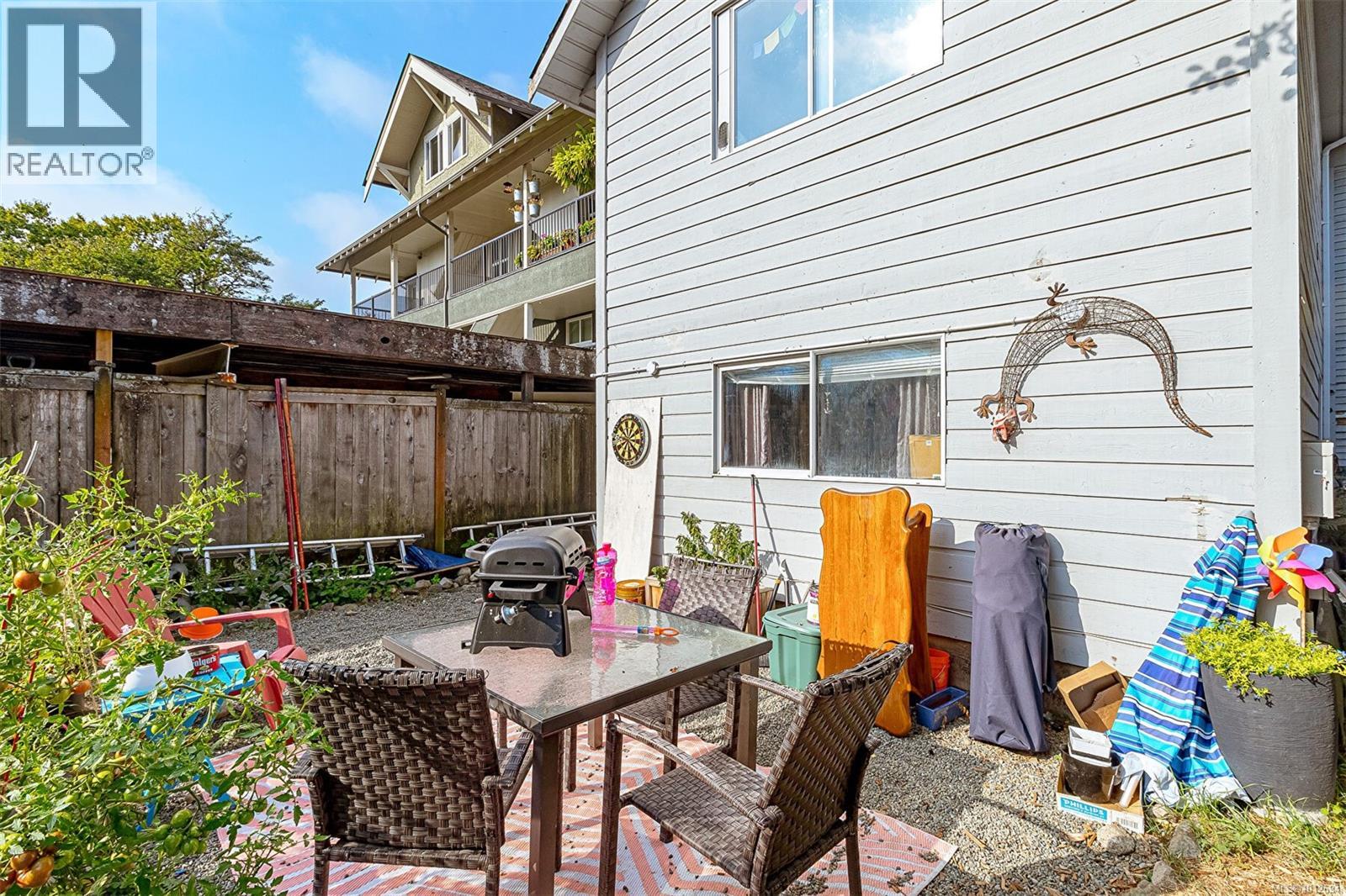 2411 Quadra St, Victoria