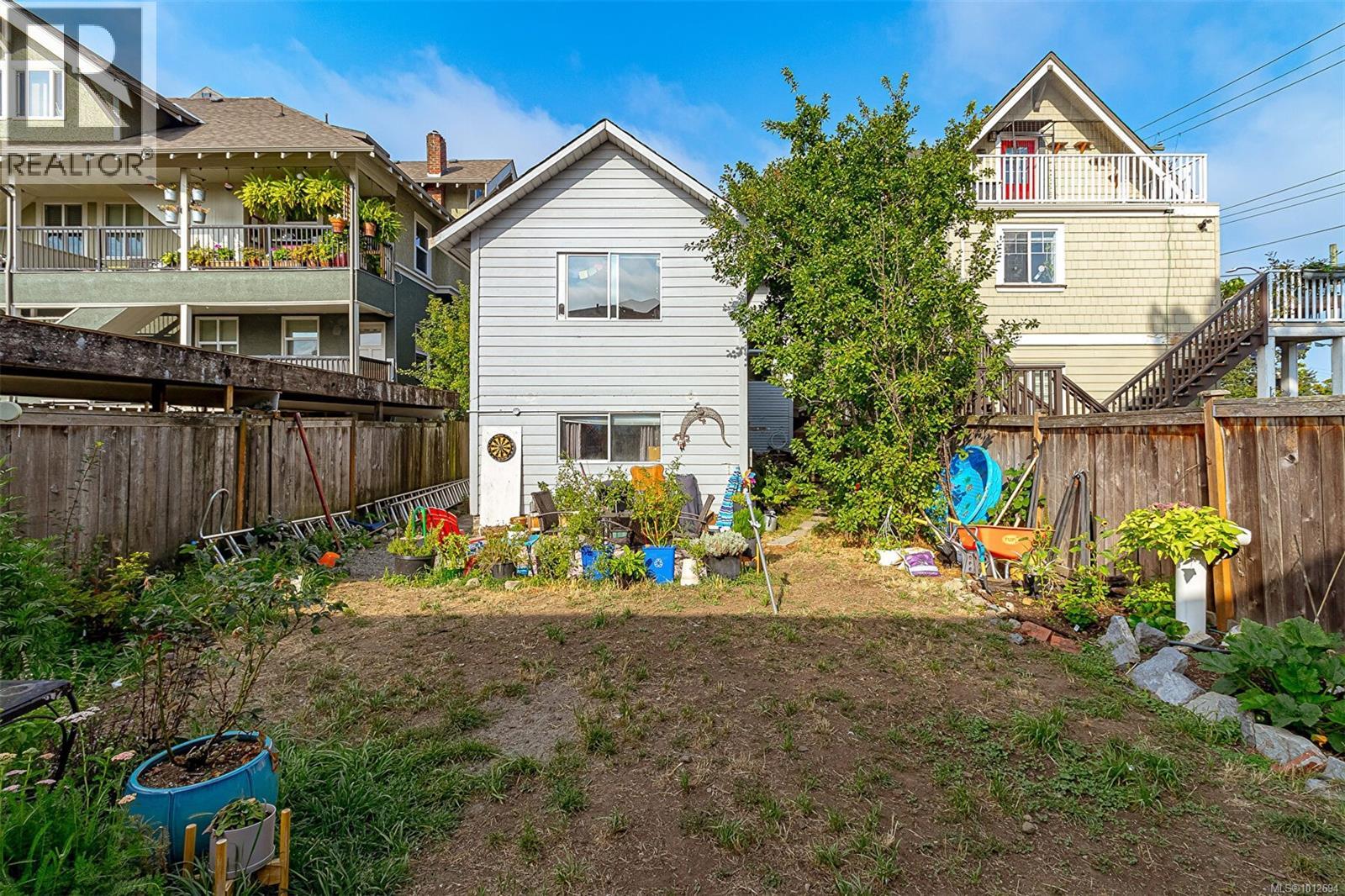 2411 Quadra St, Victoria