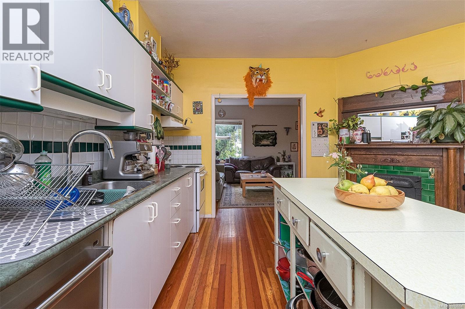 2411 Quadra St, Victoria
