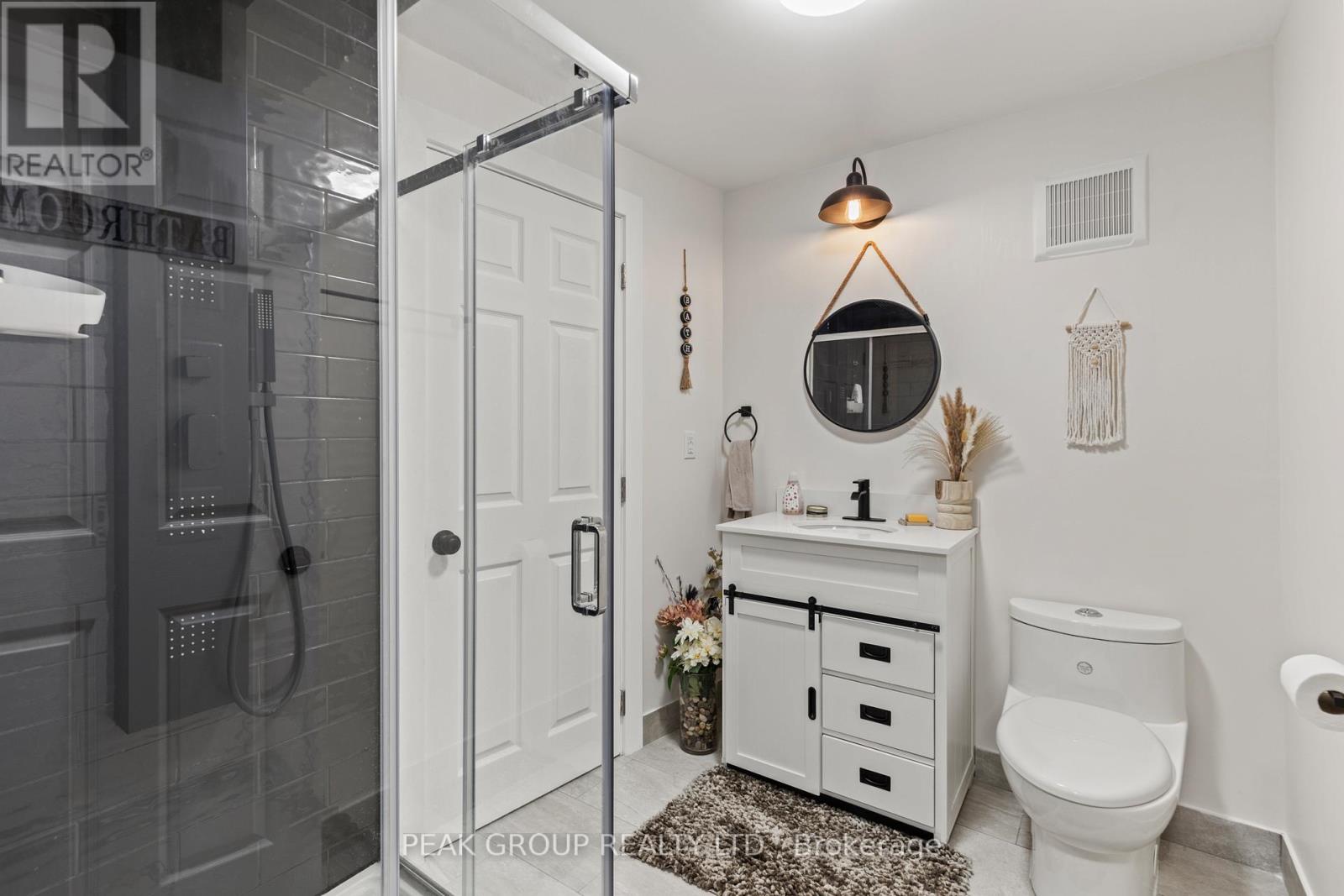 Photo 33 of 427 Trillium Avenue, Welland ON