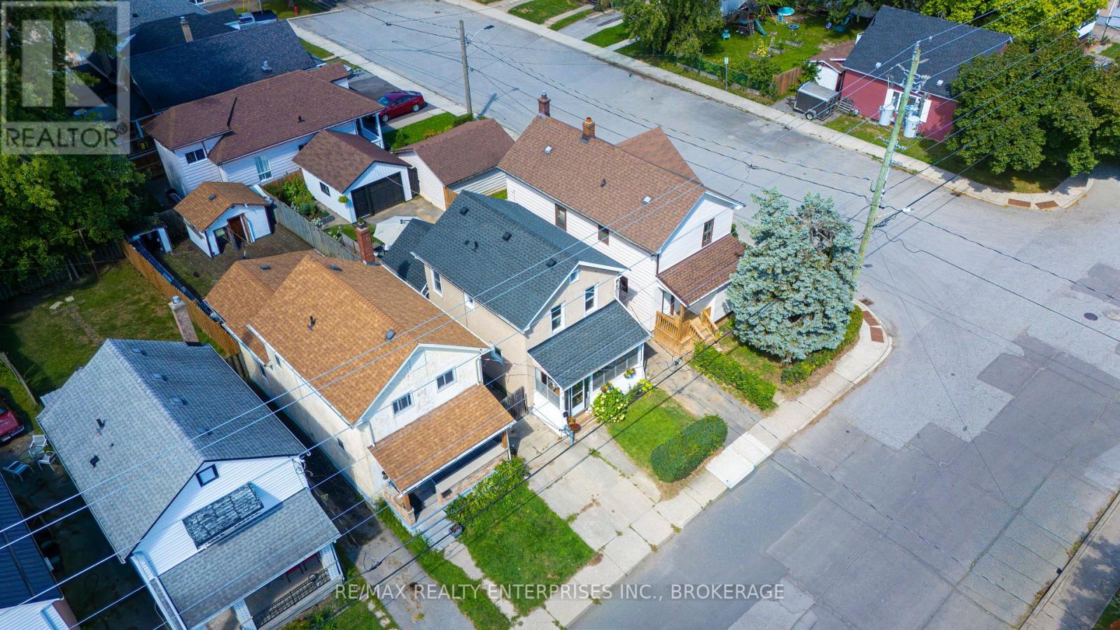 Photo 3 of 75 Duncan Street, Welland ON