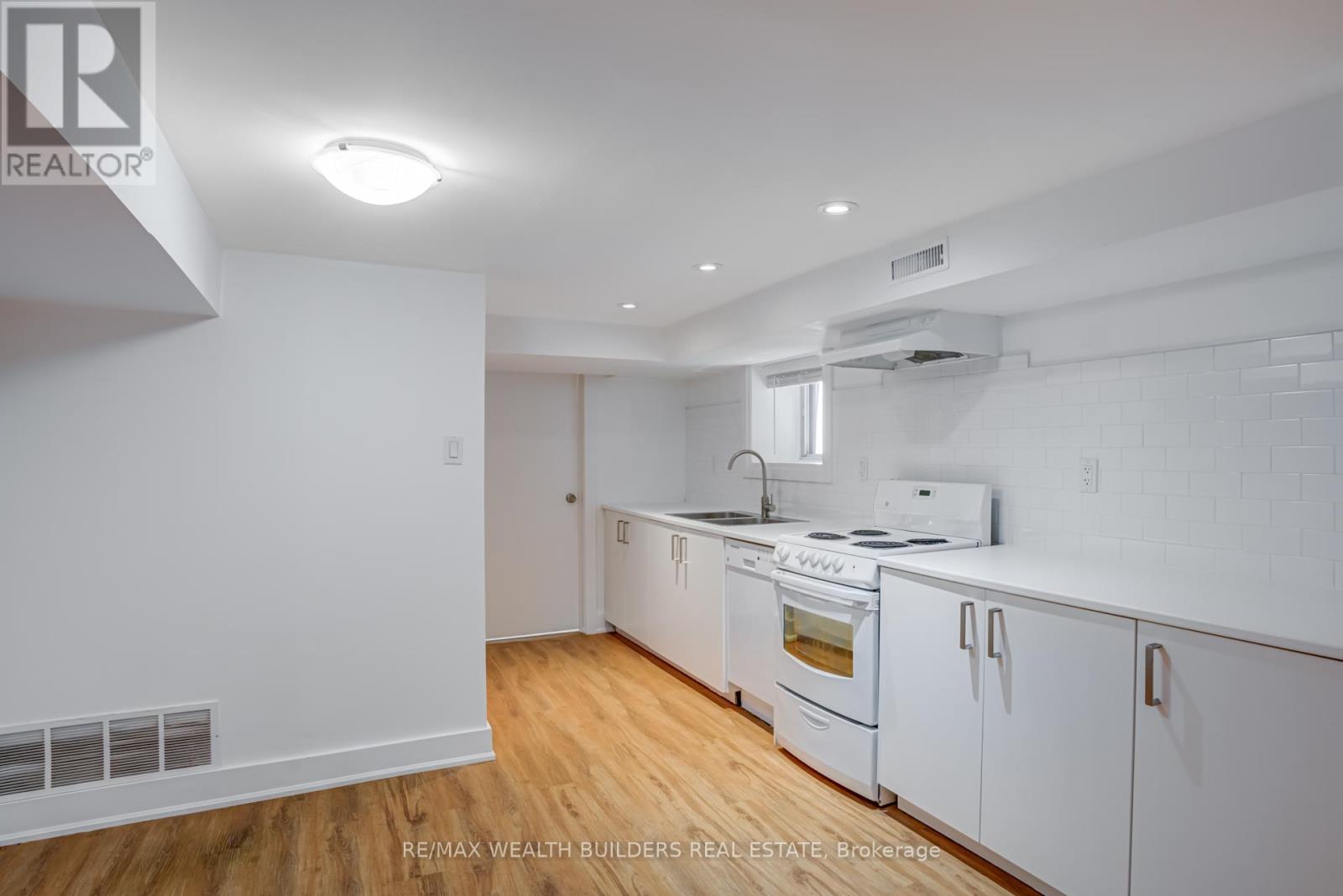 Photo 8 of Basement 80 Marion Street, Toronto ON