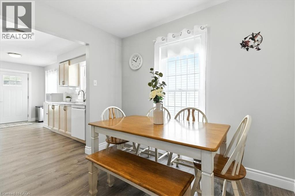 Photo 11 of 53 Wake Robin Drive, Kitchener ON