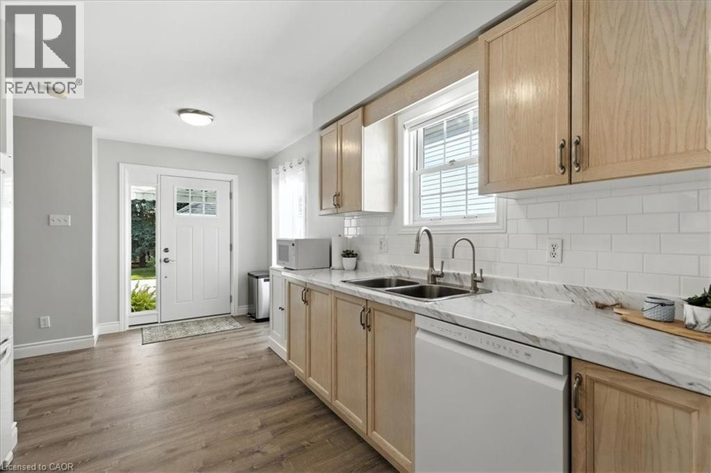 Photo 13 of 53 Wake Robin Drive, Kitchener ON
