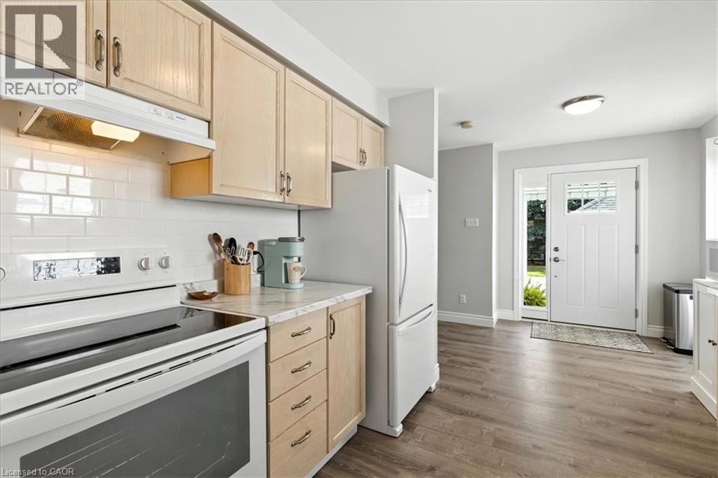 Photo 14 of 53 Wake Robin Drive, Kitchener ON