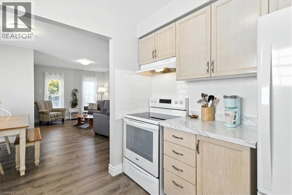Photo 16 of 53 Wake Robin Drive, Kitchener ON