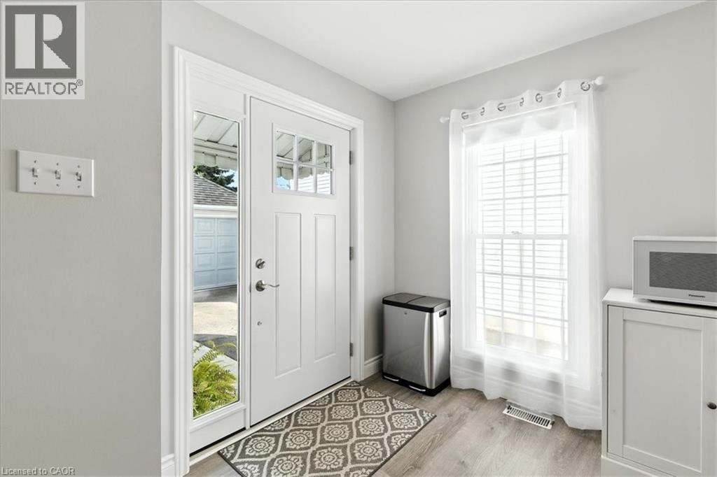 Photo 18 of 53 Wake Robin Drive, Kitchener ON
