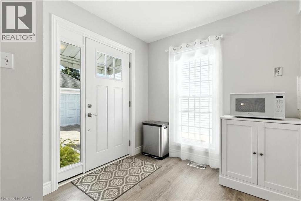 Photo 26 of 53 Wake Robin Drive, Kitchener ON