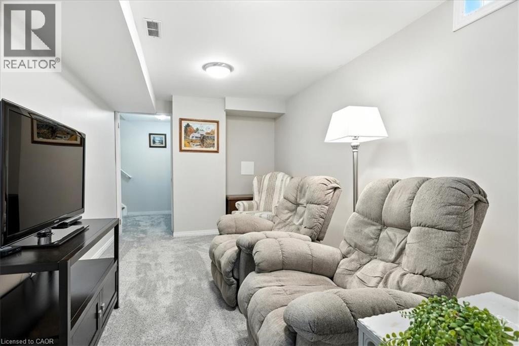 Photo 31 of 53 Wake Robin Drive, Kitchener ON