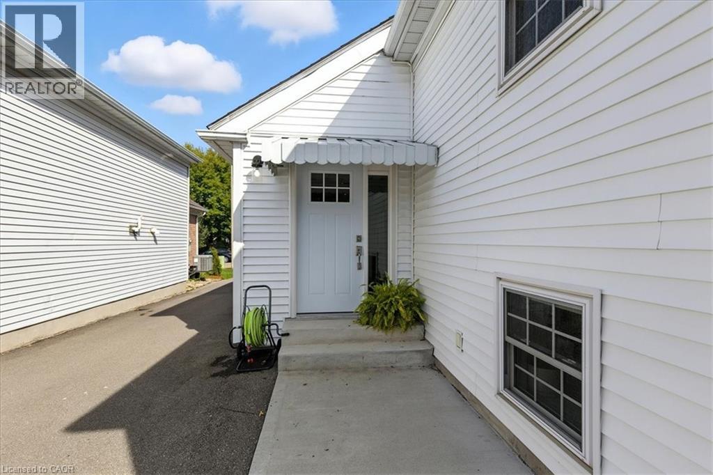 Photo 34 of 53 Wake Robin Drive, Kitchener ON