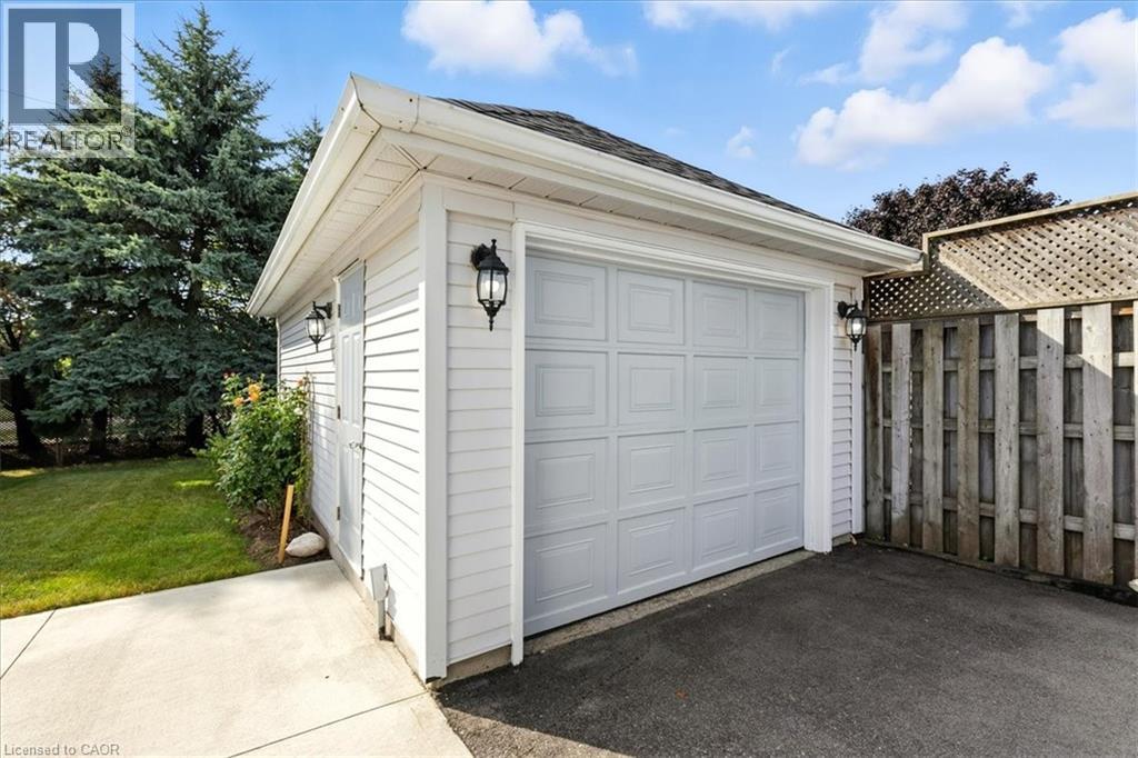 Photo 35 of 53 Wake Robin Drive, Kitchener ON