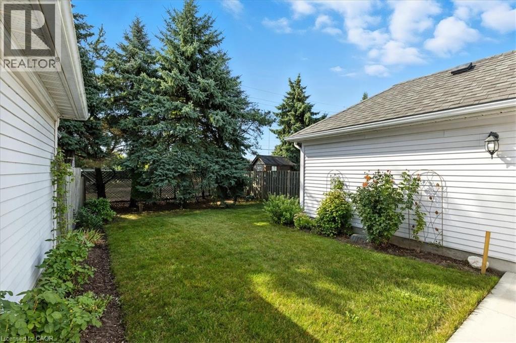 Photo 36 of 53 Wake Robin Drive, Kitchener ON