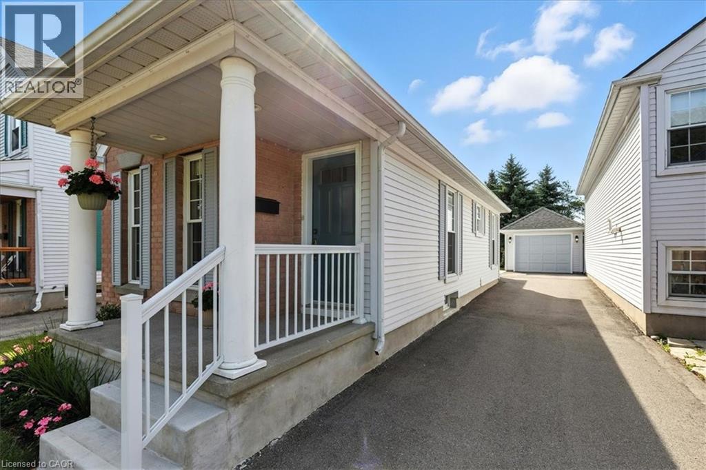 Photo 5 of 53 Wake Robin Drive, Kitchener ON