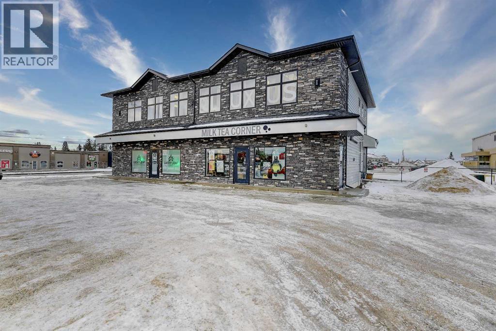 Photo 10 of 103 9702 100 Street, Grande Prairie AB