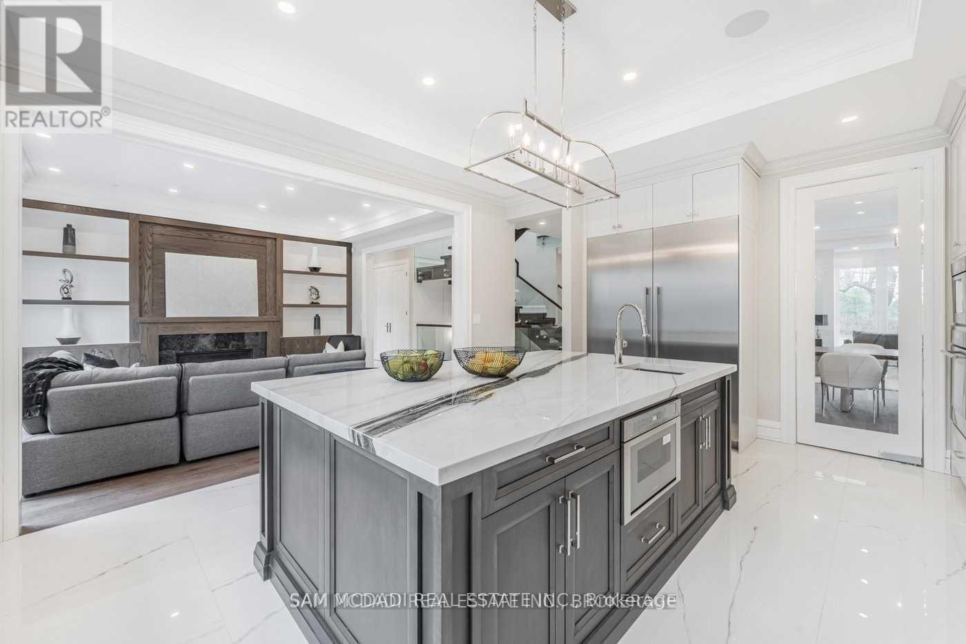 Photo 12 of 577 Indian Road, Mississauga ON