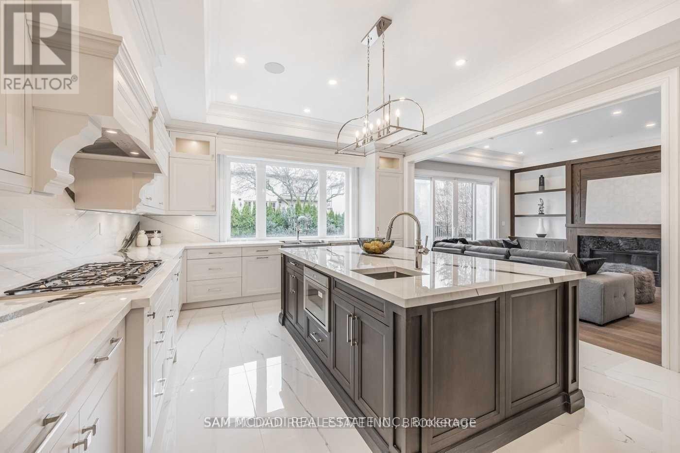 Photo 13 of 577 Indian Road, Mississauga ON