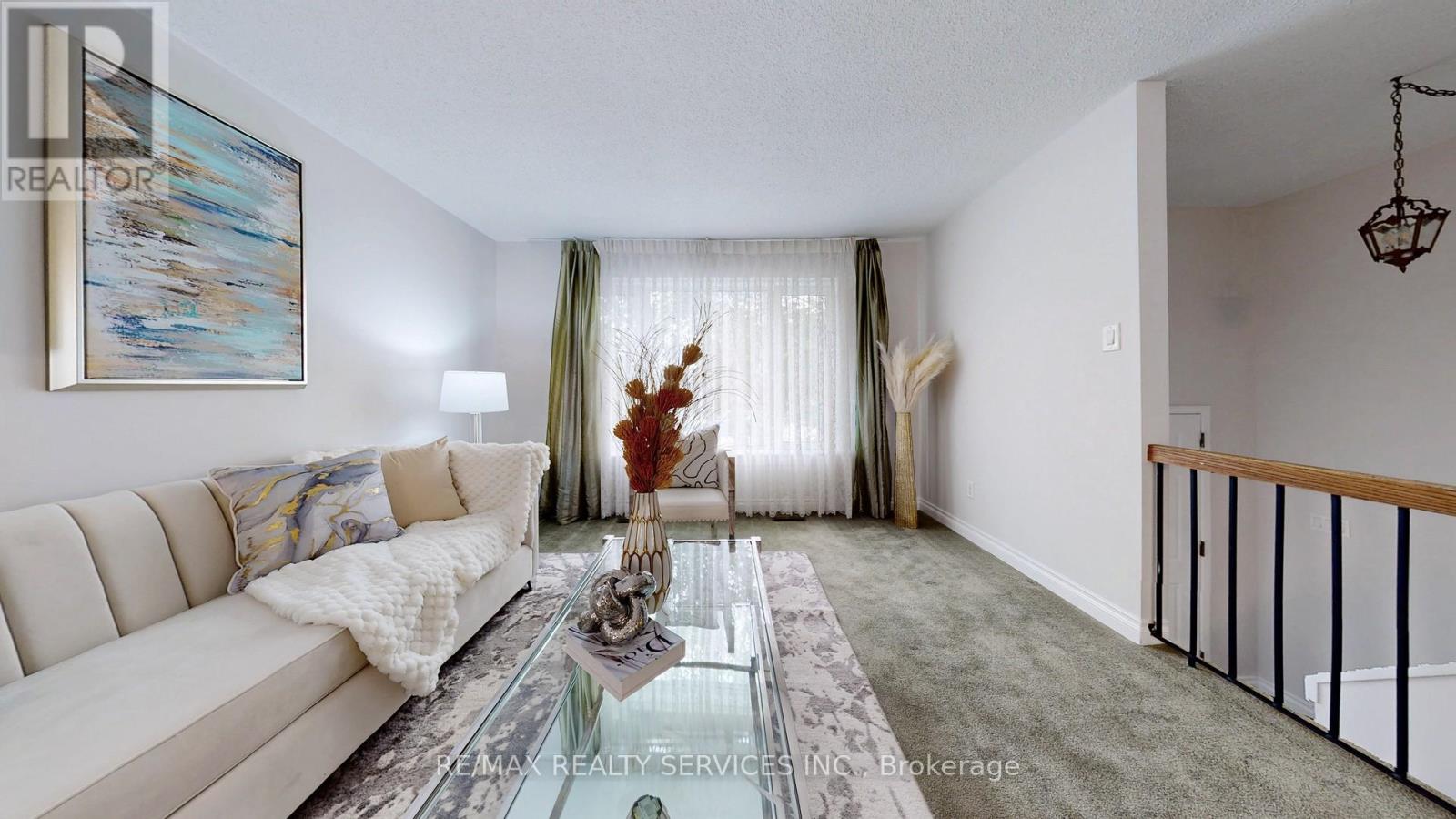 Photo 10 of 27 Glenforest Road, Brampton ON