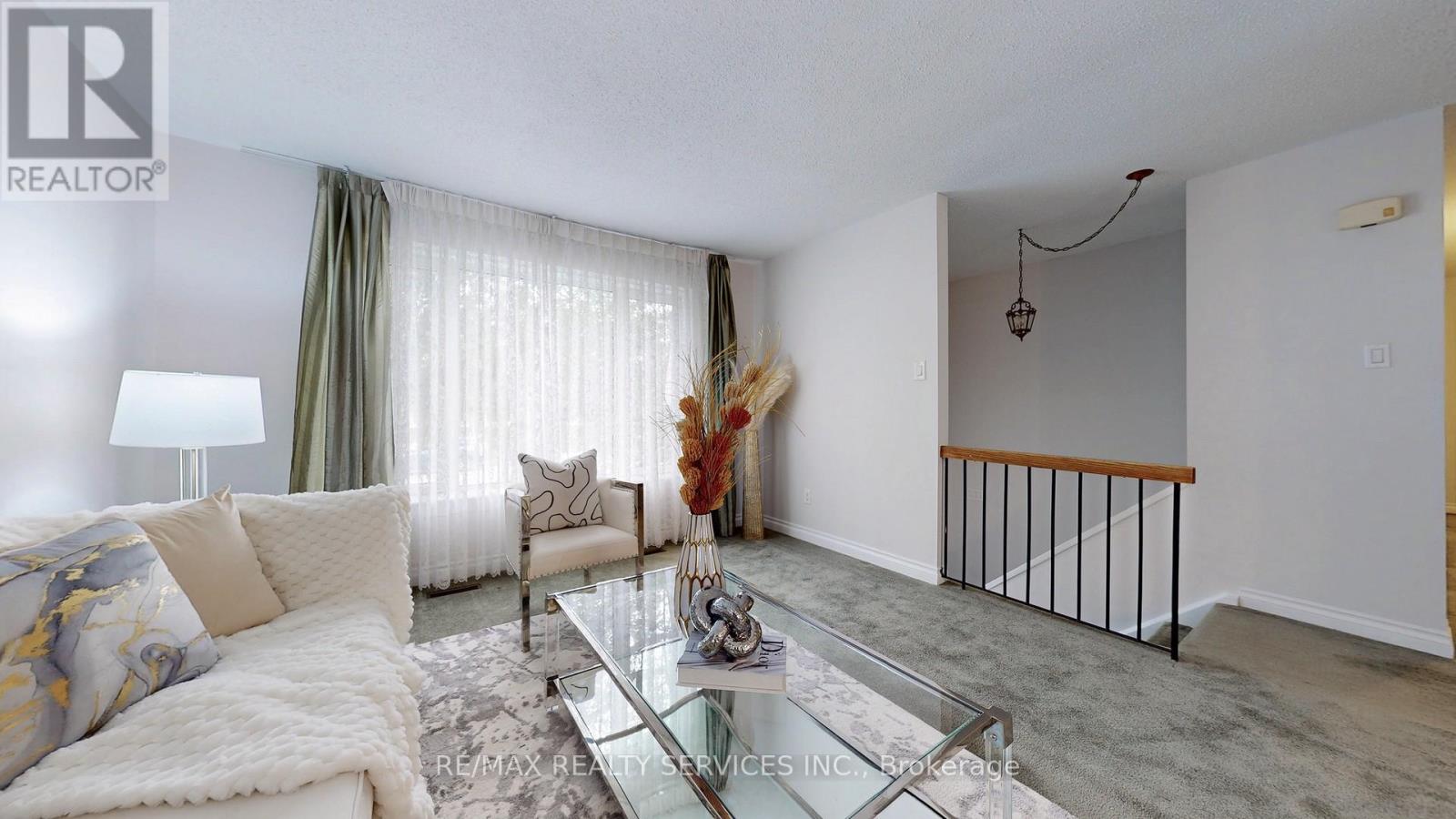 Photo 11 of 27 Glenforest Road, Brampton ON