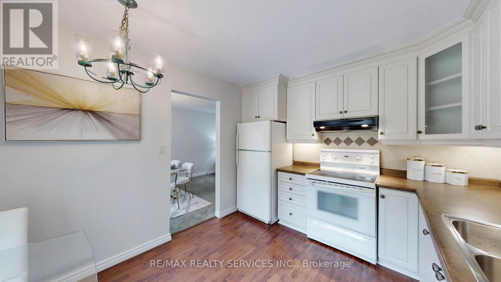 Photo 15 of 27 Glenforest Road, Brampton ON