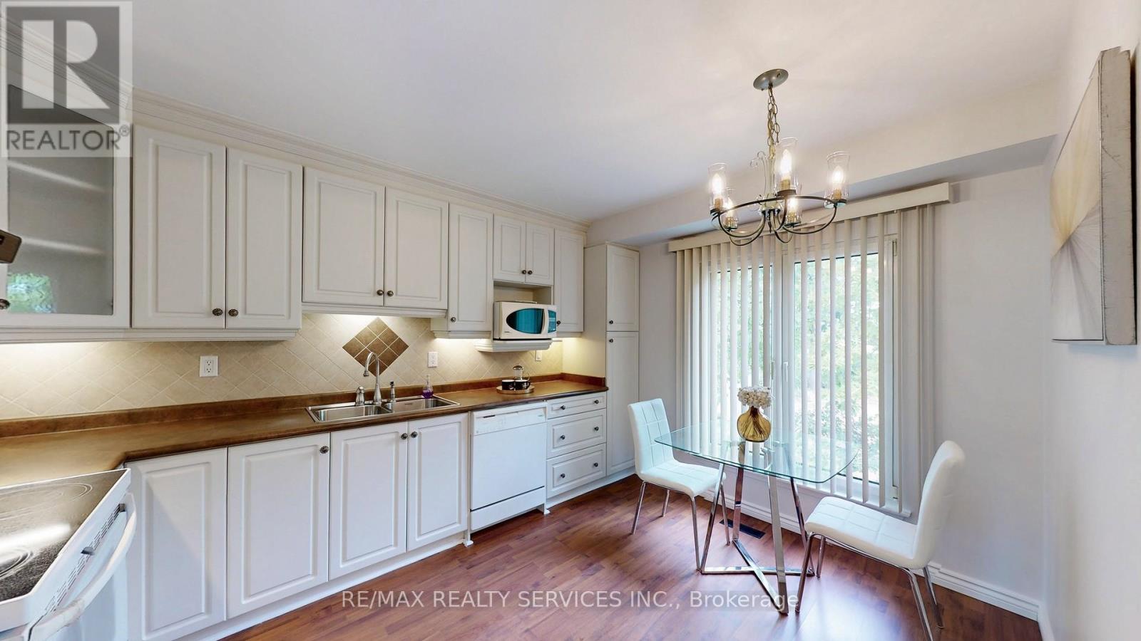 Photo 16 of 27 Glenforest Road, Brampton ON