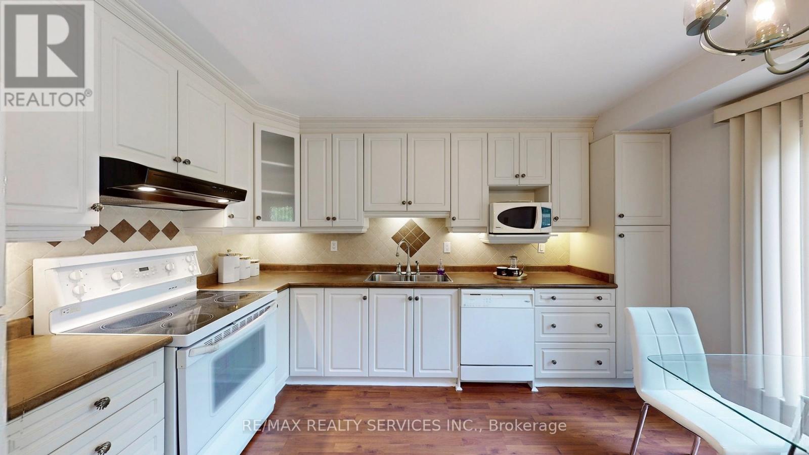 Photo 17 of 27 Glenforest Road, Brampton ON