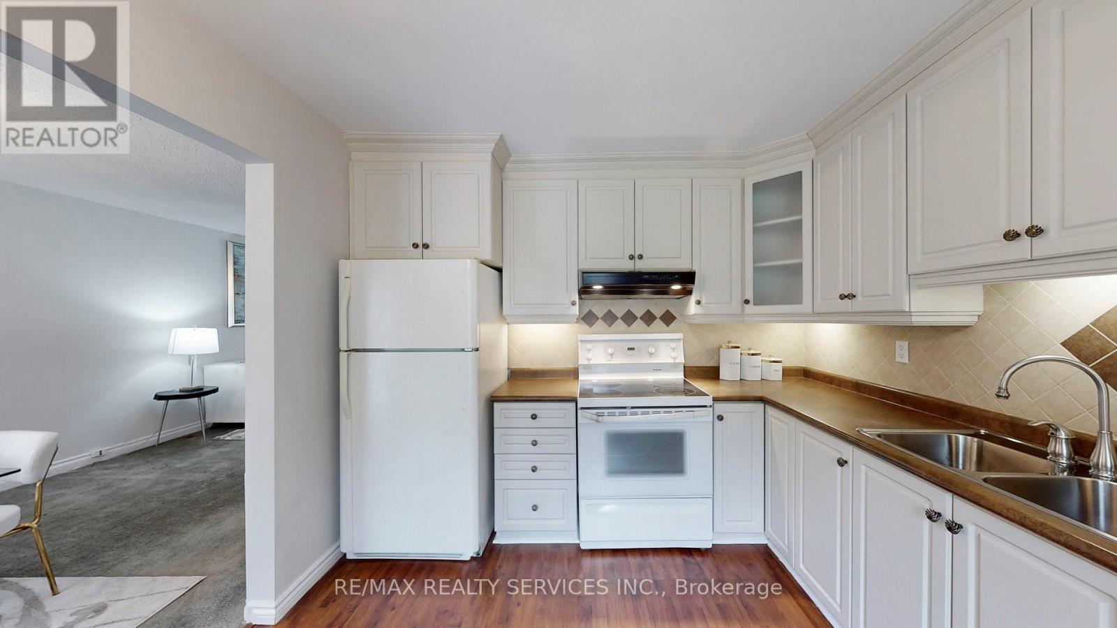 Photo 18 of 27 Glenforest Road, Brampton ON