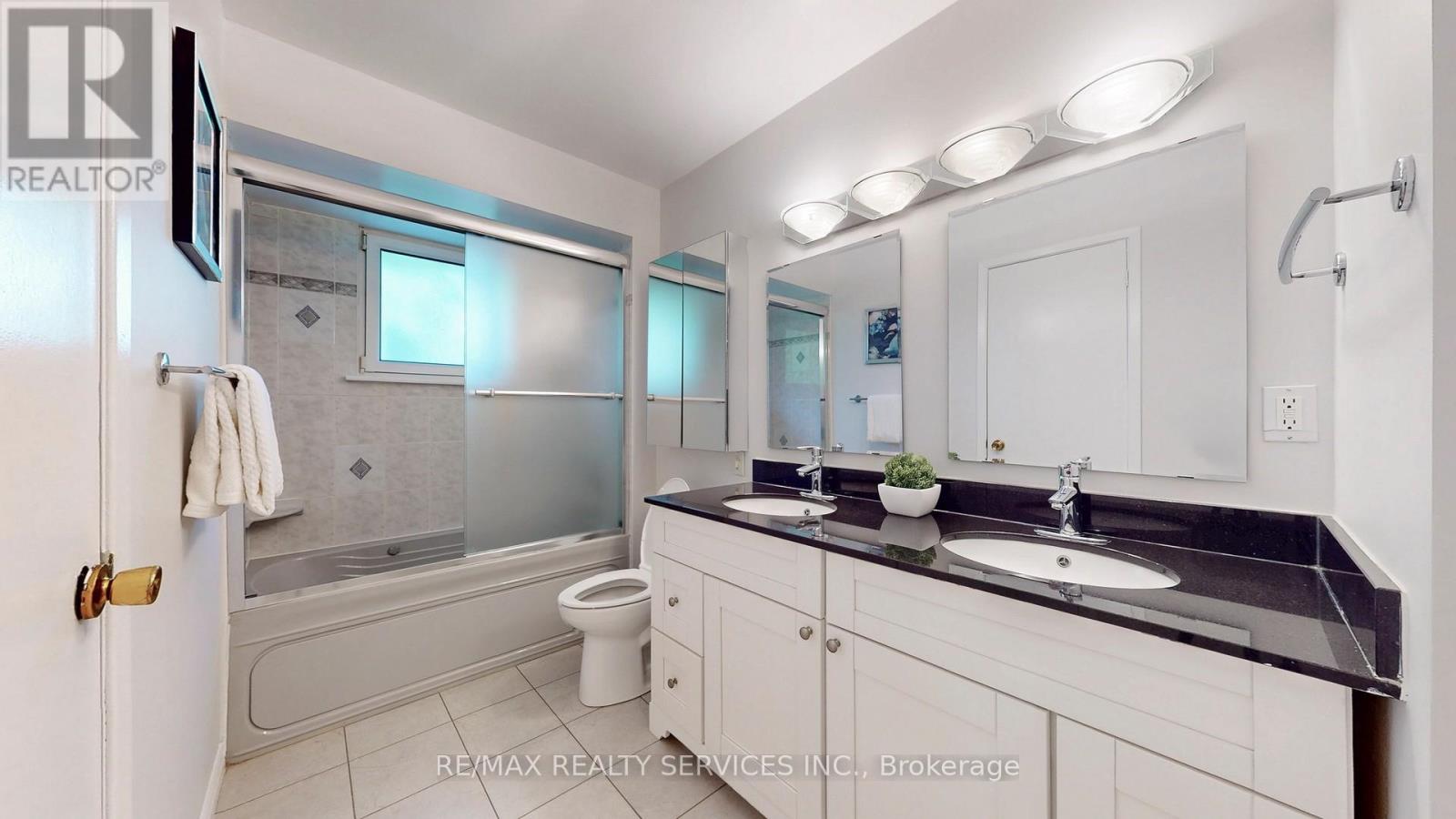Photo 22 of 27 Glenforest Road, Brampton ON