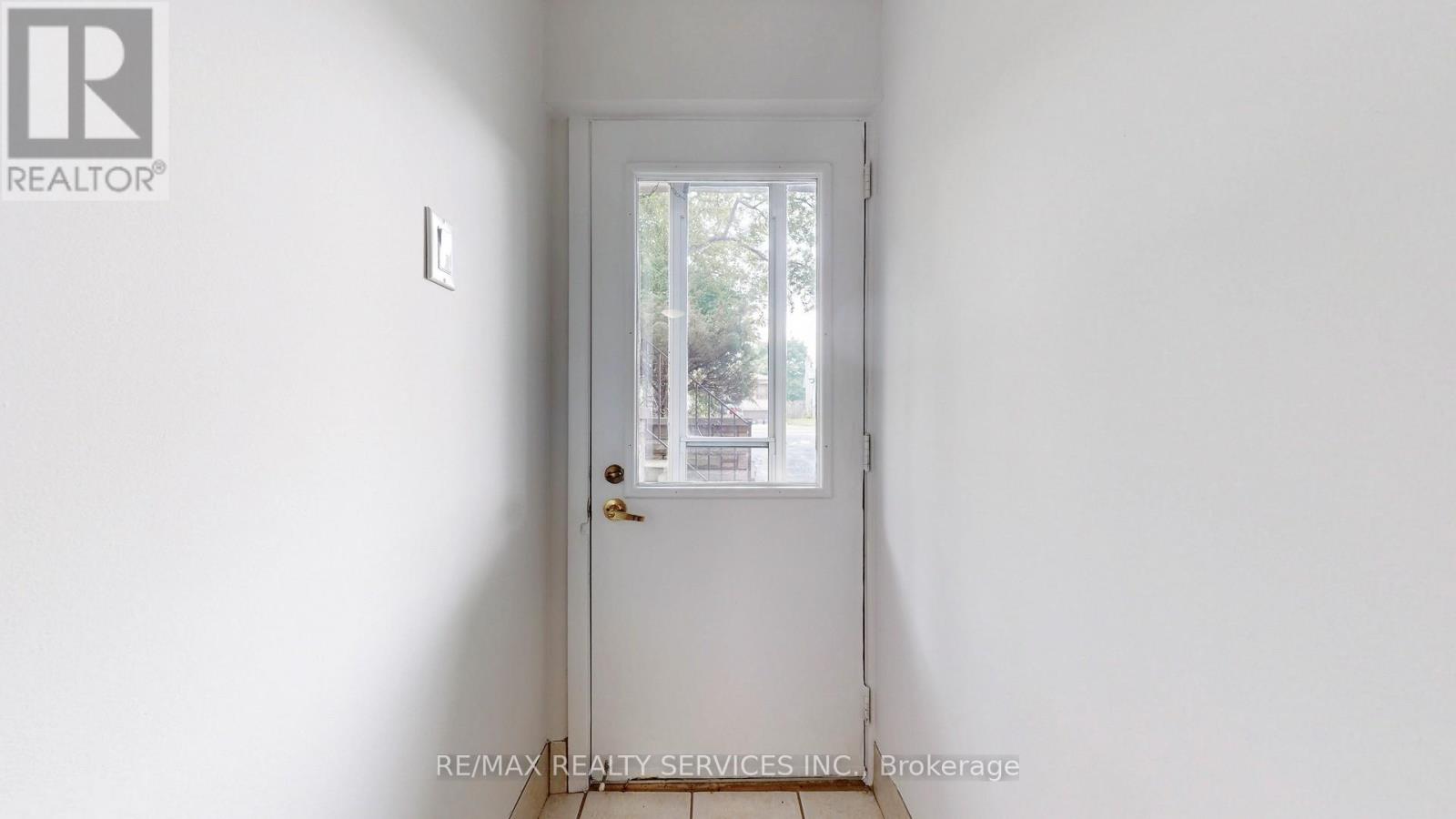 Photo 32 of 27 Glenforest Road, Brampton ON
