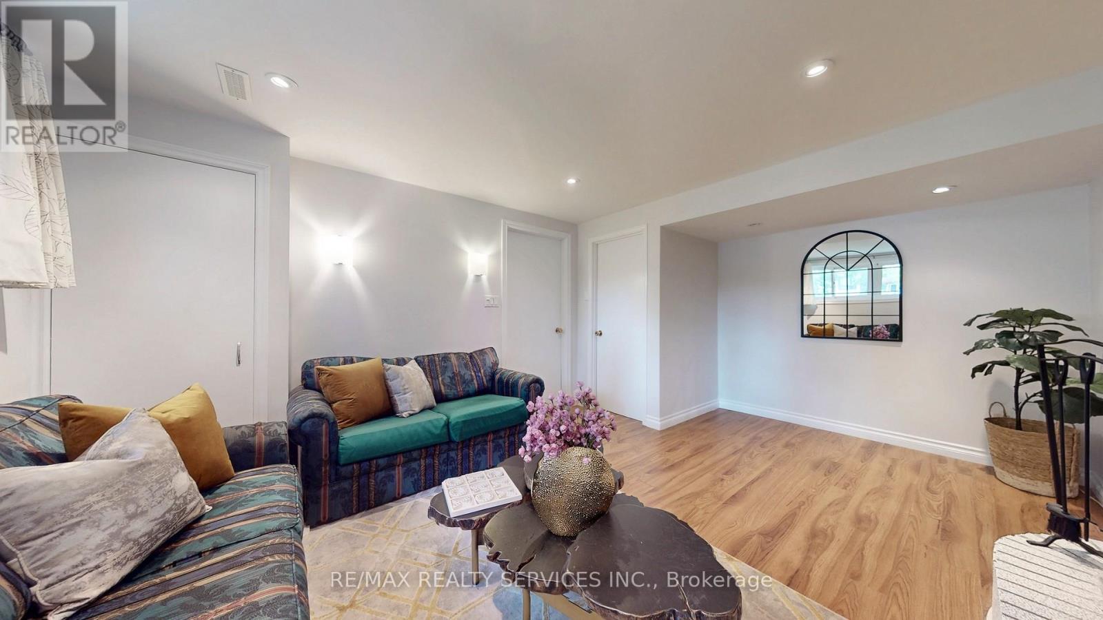 Photo 36 of 27 Glenforest Road, Brampton ON