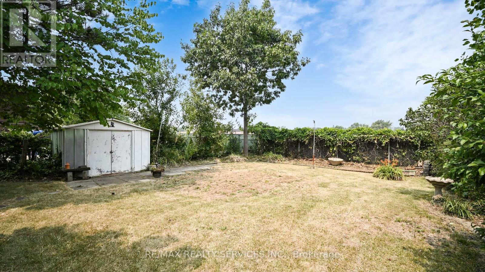 Photo 45 of 27 Glenforest Road, Brampton ON