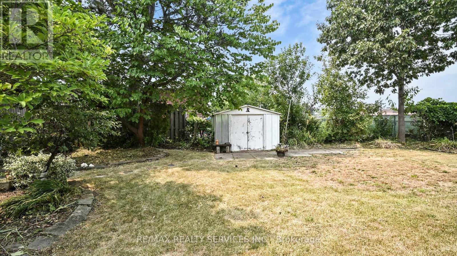 Photo 47 of 27 Glenforest Road, Brampton ON