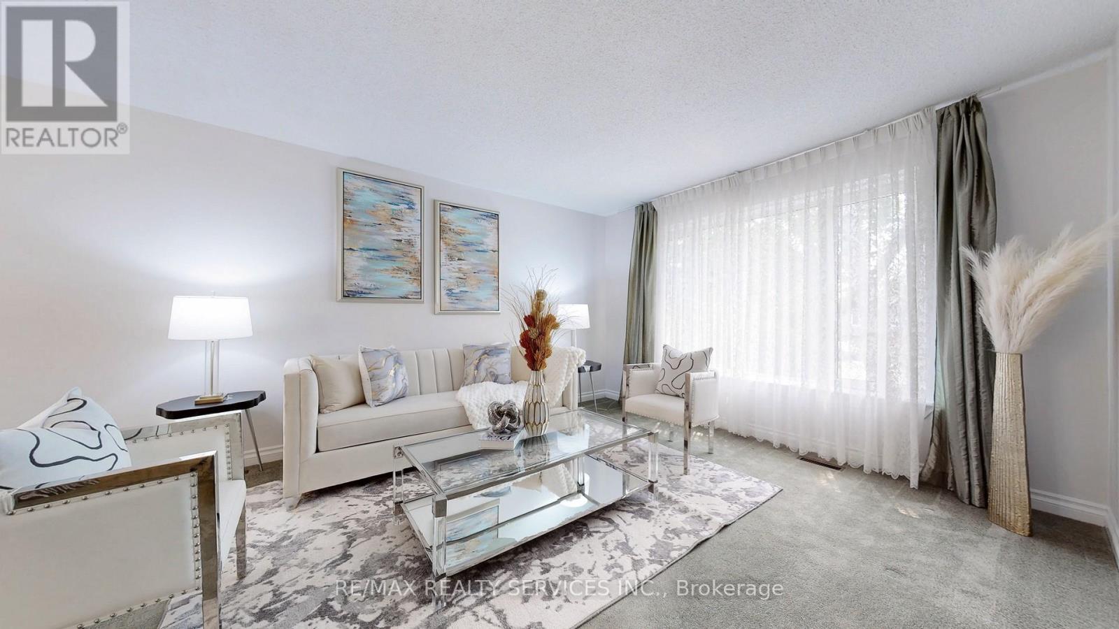 Photo 9 of 27 Glenforest Road, Brampton ON
