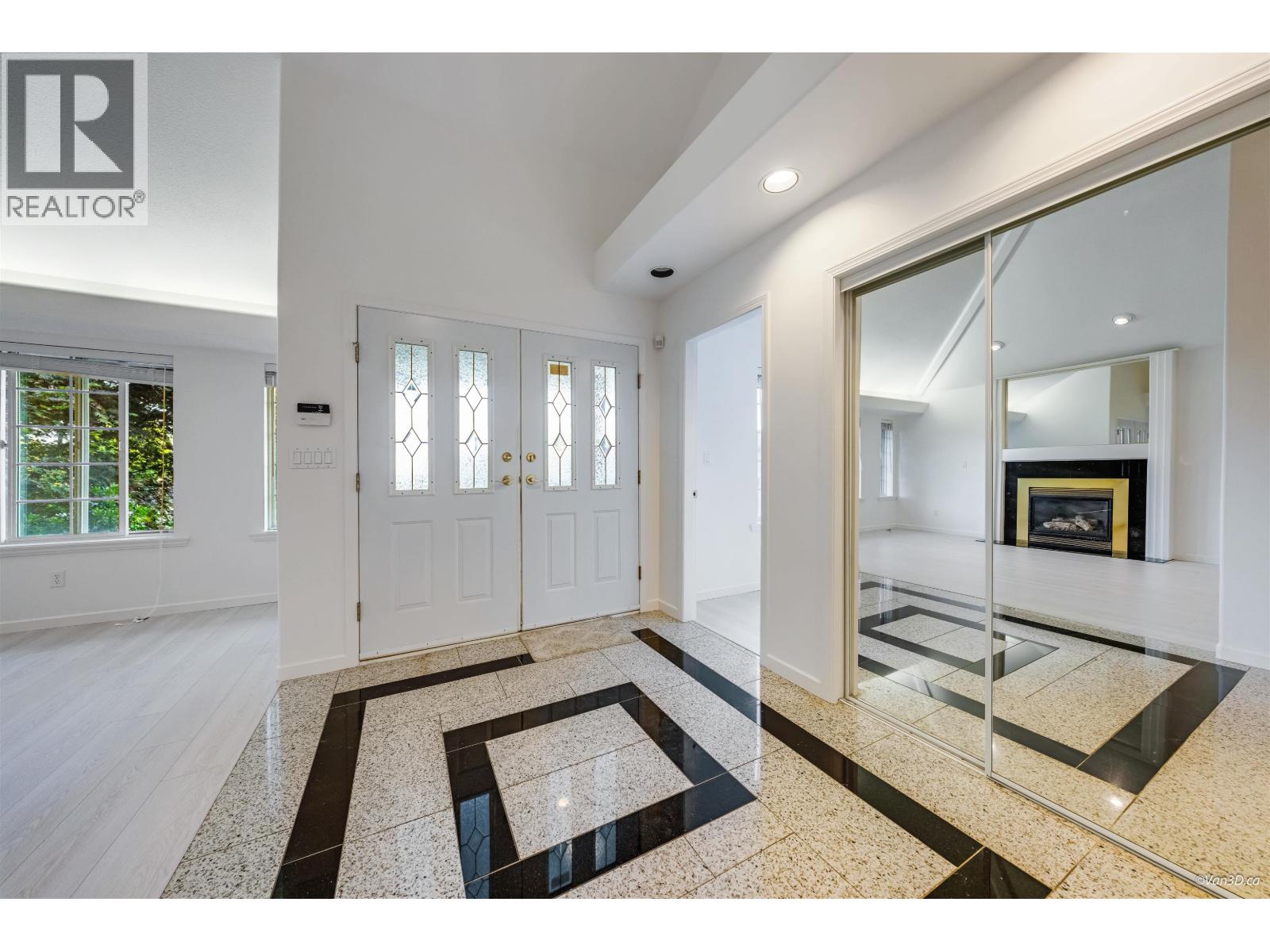 Photo 4 of 1631 Sundew Place, Coquitlam BC