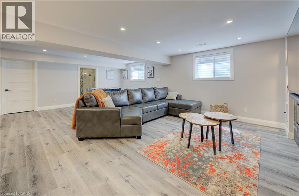 Photo 38 of 11 Deer Creek Street, Kitchener ON