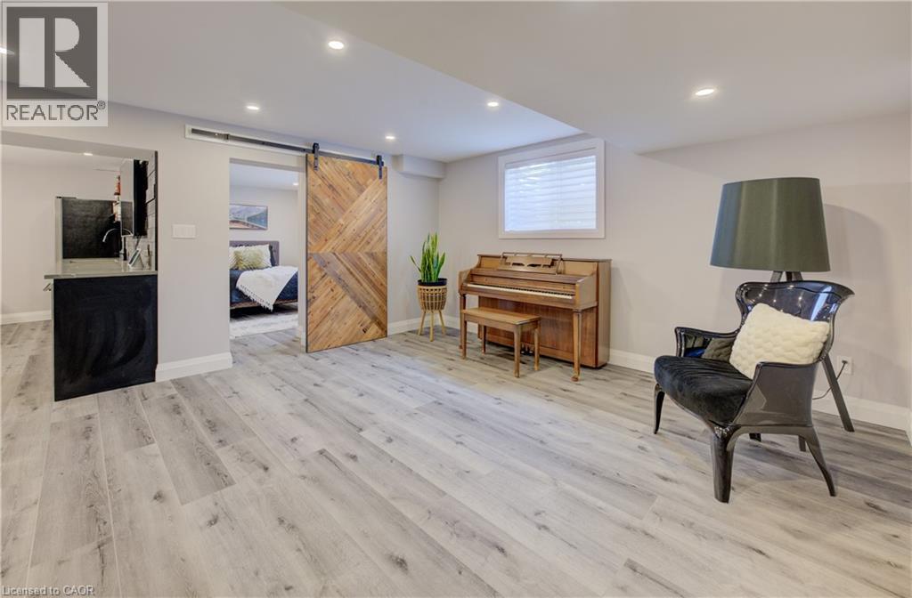 Photo 34 of 11 Deer Creek Street, Kitchener ON