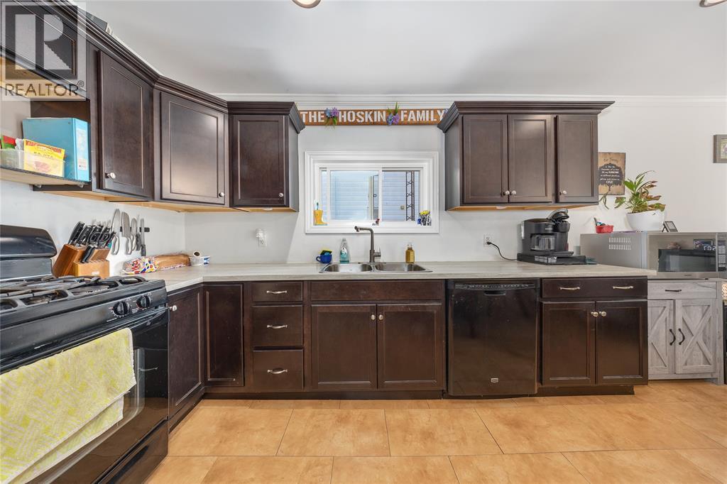 Photo 19 of 452 Maude Street, Petrolia ON