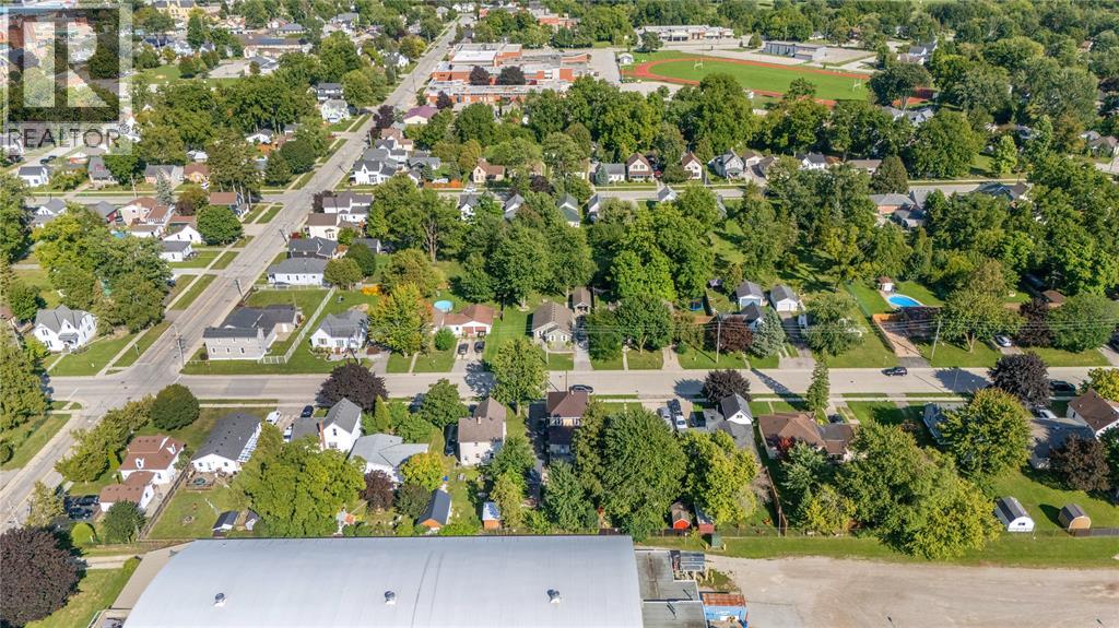 Photo 31 of 452 Maude Street, Petrolia ON