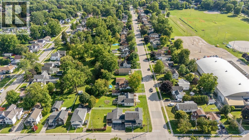 Photo 32 of 452 Maude Street, Petrolia ON