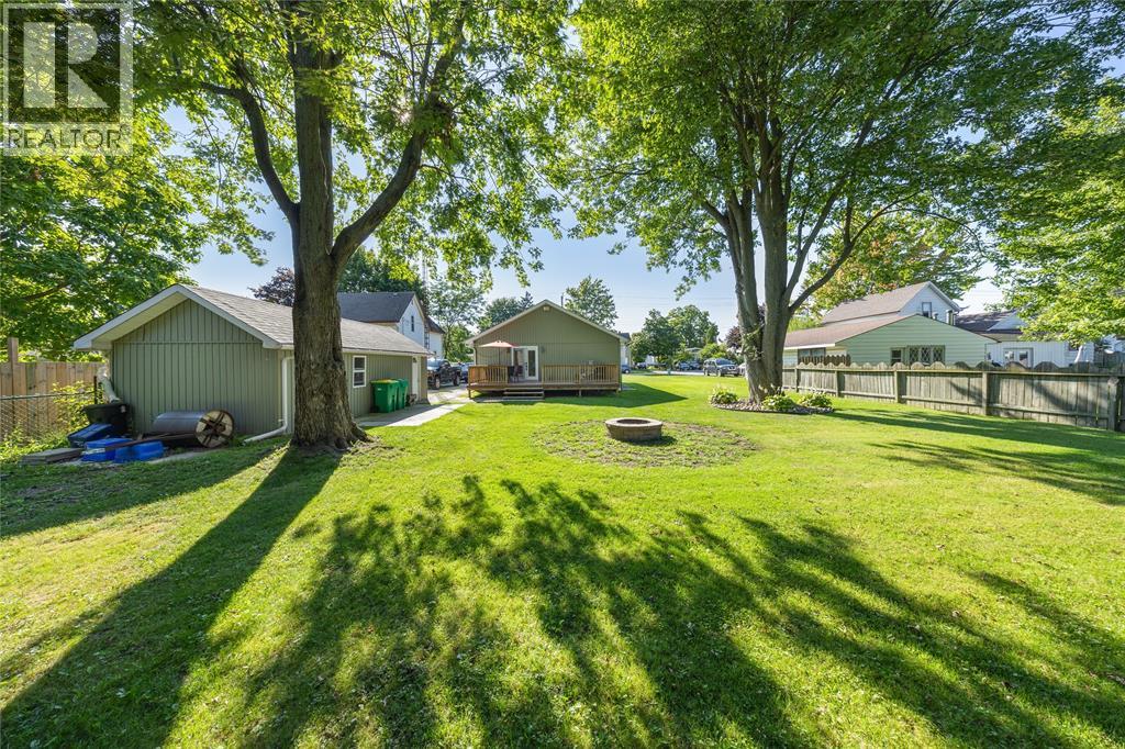 Photo 9 of 452 Maude Street, Petrolia ON