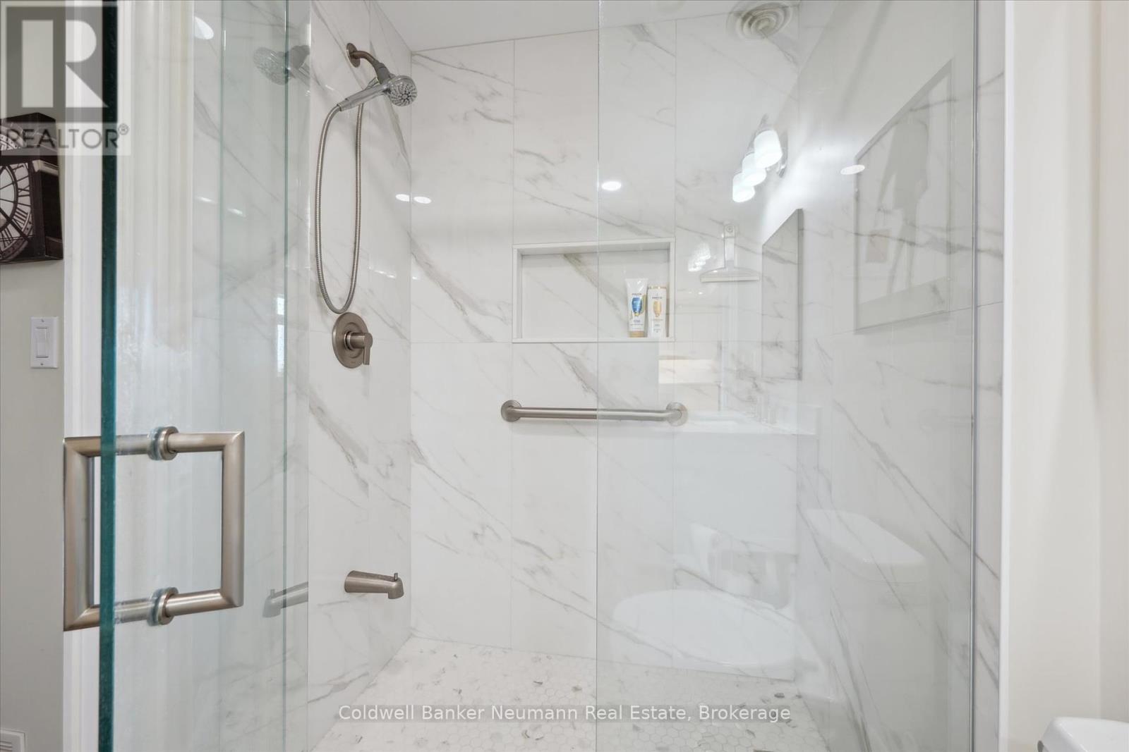 Photo 11 of 404 65 Bayberry Drive, Guelph ON