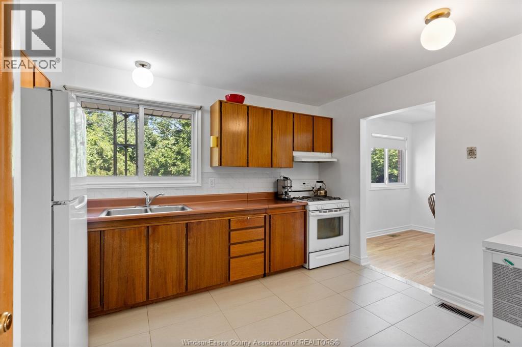 Photo 13 of 1552 Stratford, Windsor ON