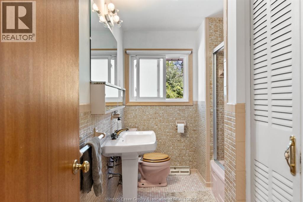Photo 18 of 1552 Stratford, Windsor ON