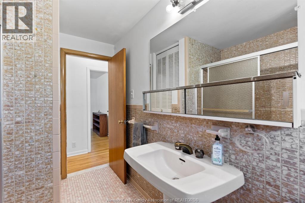 Photo 19 of 1552 Stratford, Windsor ON