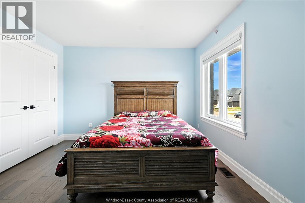 Photo 24 of 518 Veneto Street, Lakeshore ON