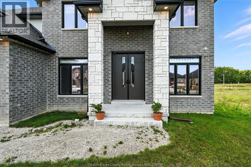 Photo 3 of 518 Veneto Street, Lakeshore ON