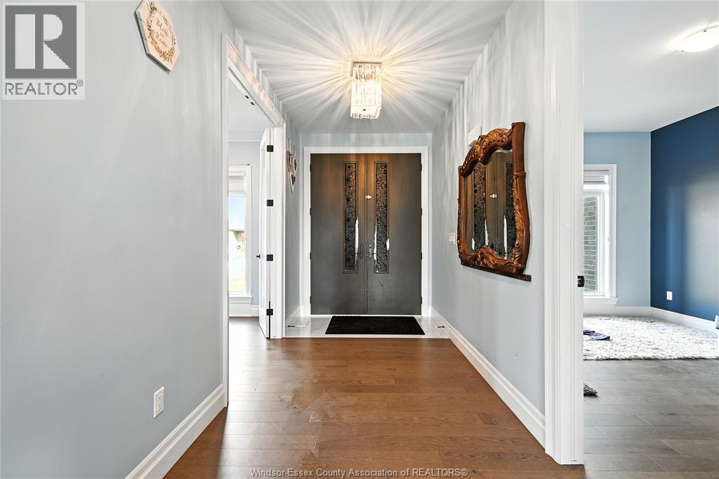 Photo 7 of 518 Veneto Street, Lakeshore ON