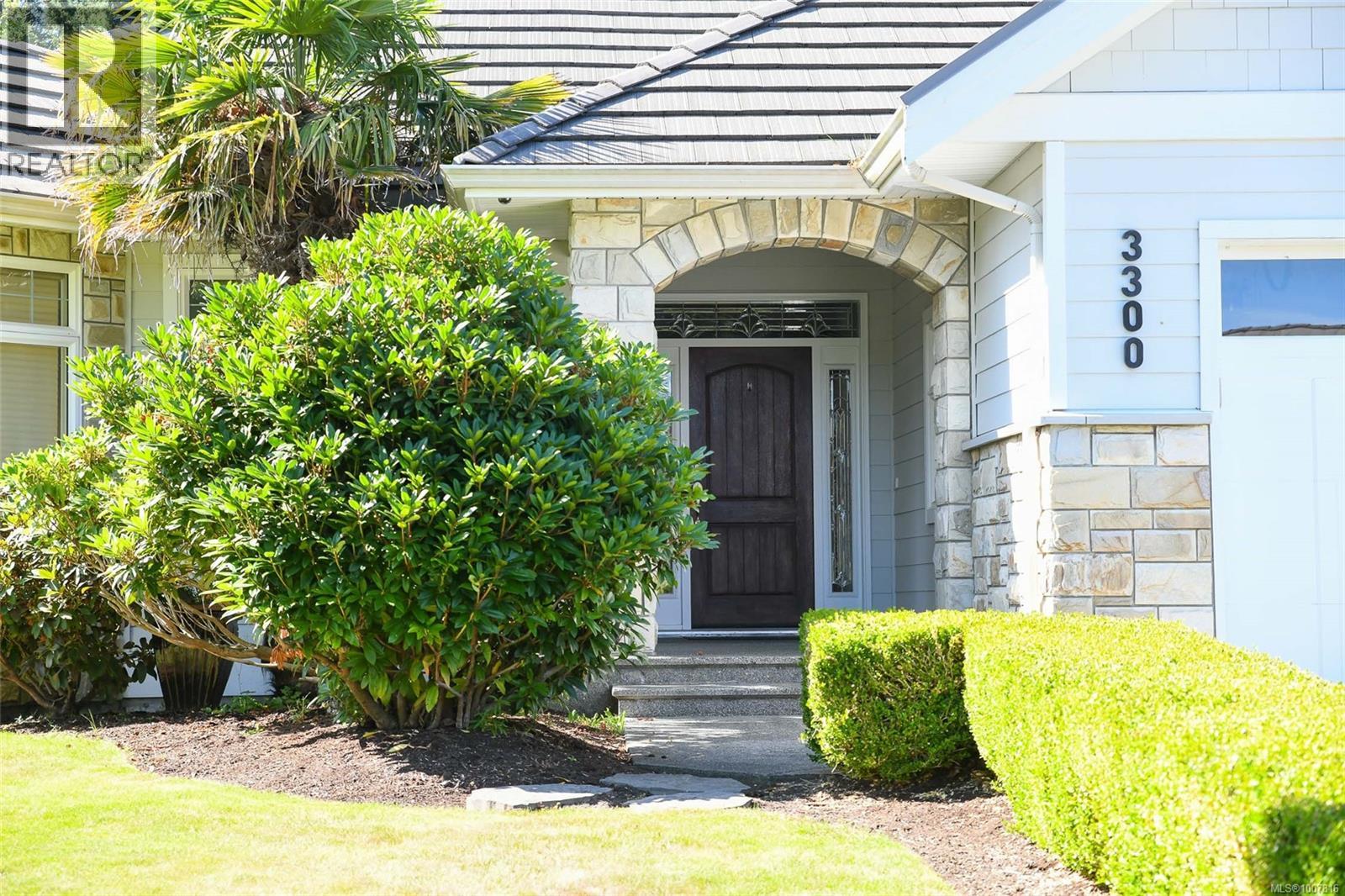 3300 Majestic Dr, Courtenay