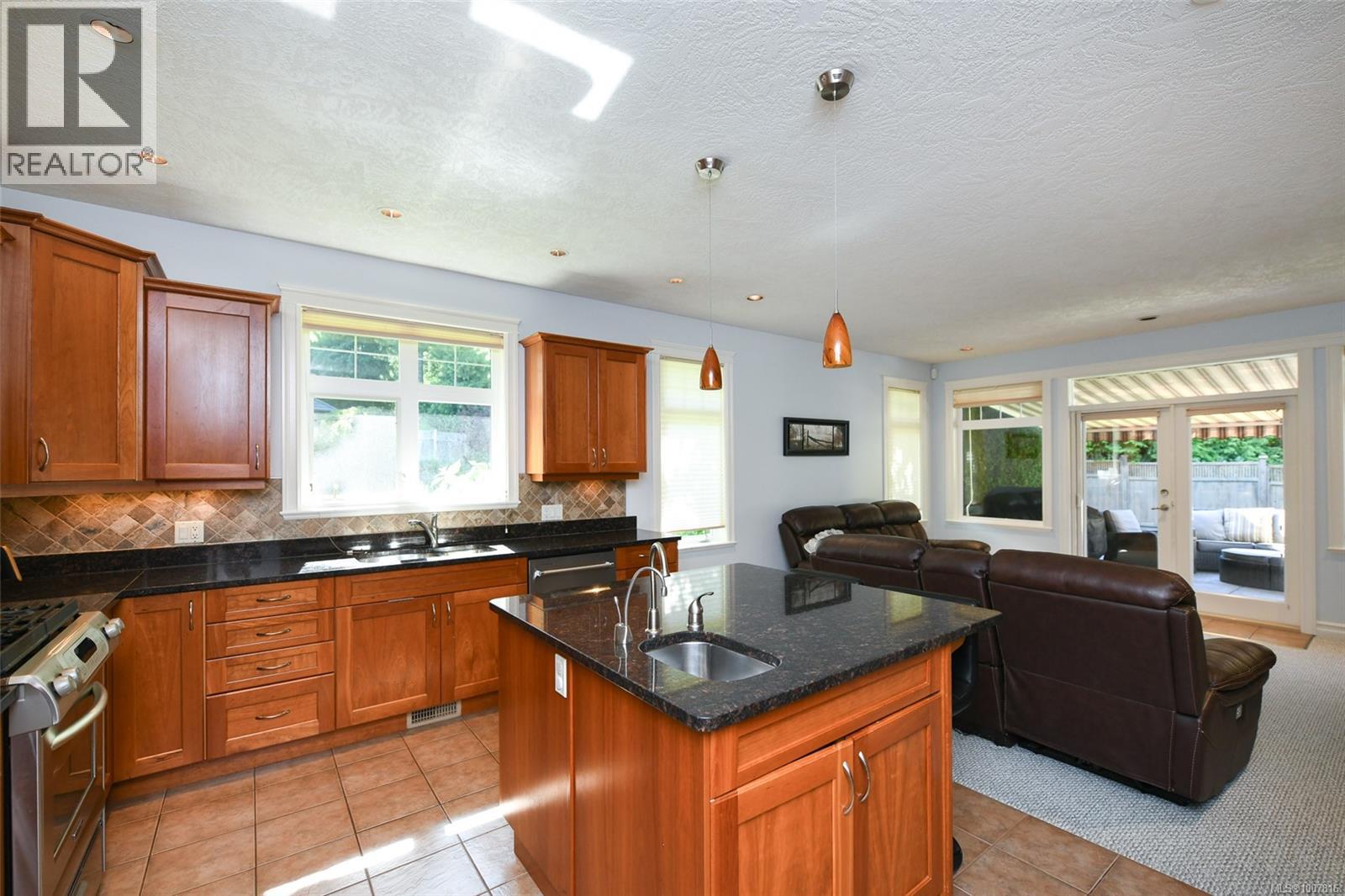 3300 Majestic Dr, Courtenay