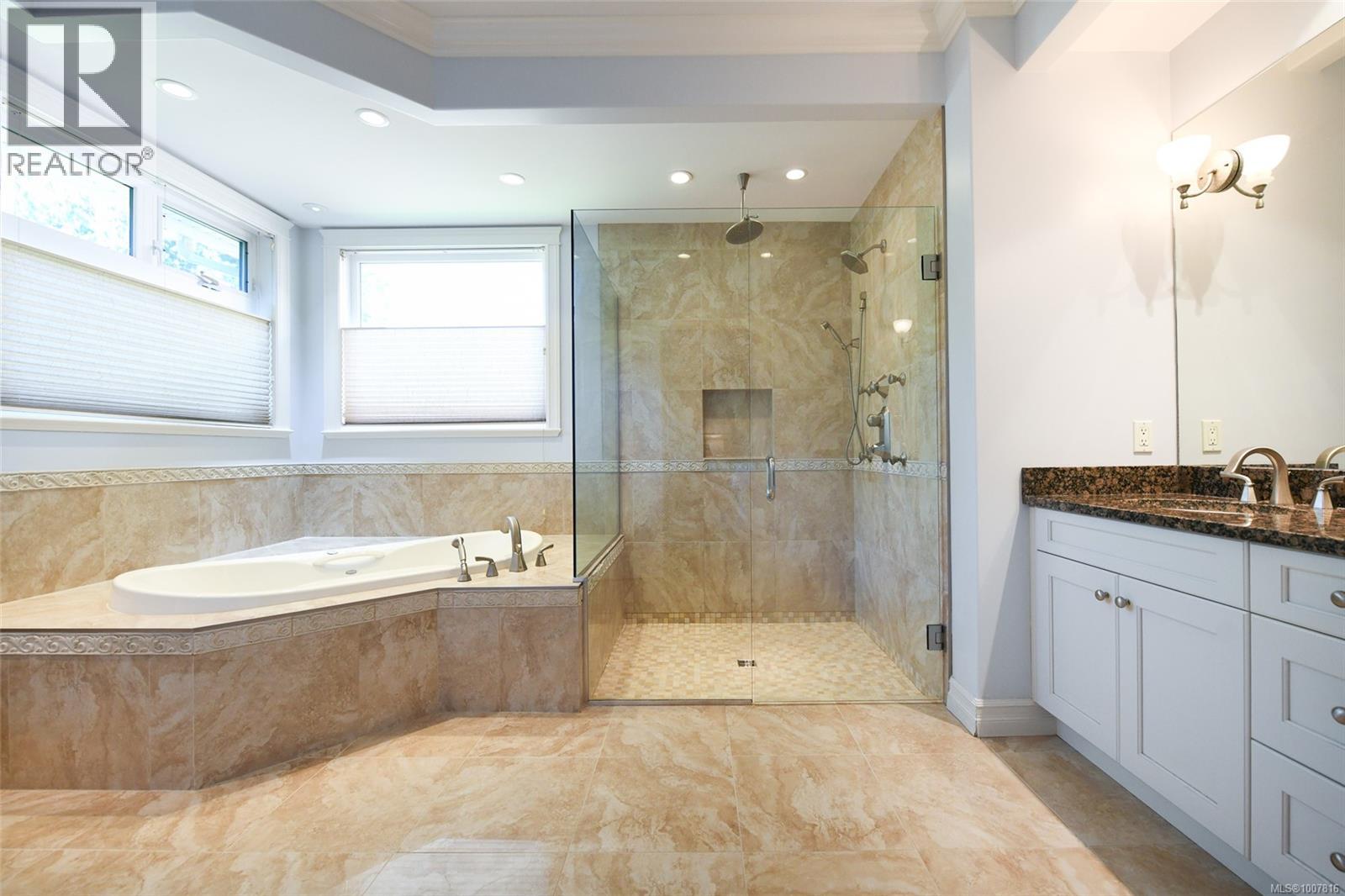 3300 Majestic Dr, Courtenay